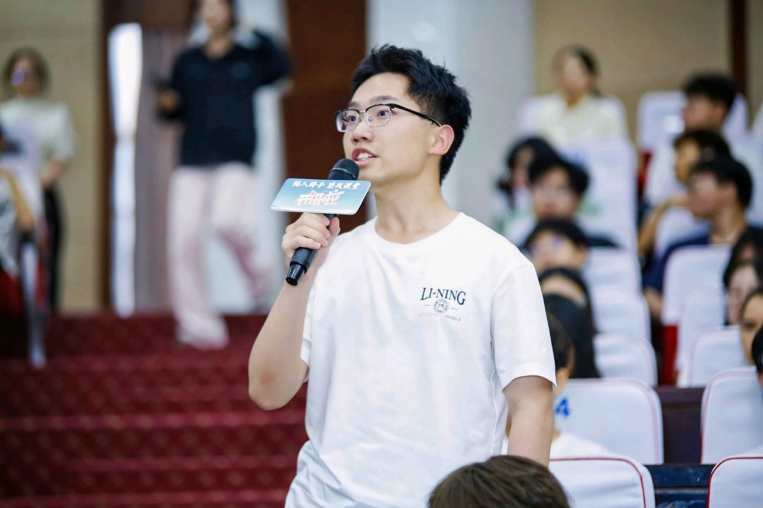 大学生现场提问。主办方供图