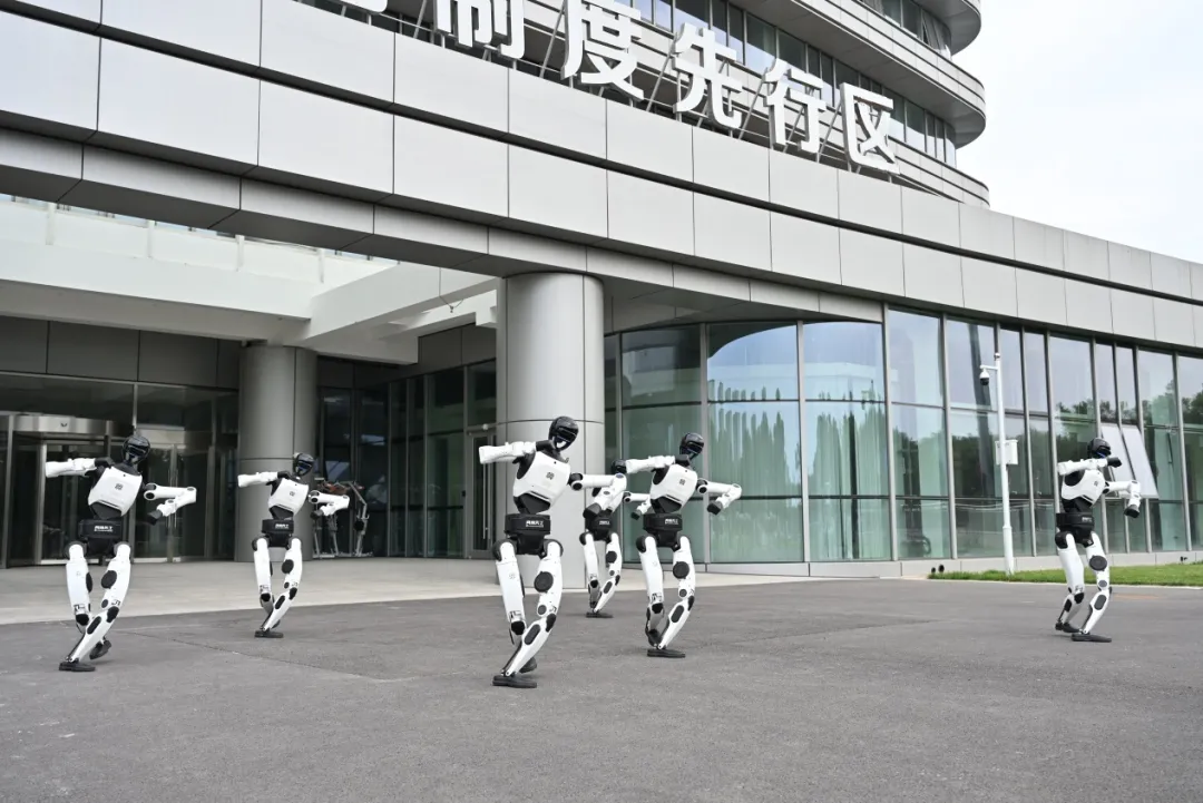 天工3.0人形机器人表演群控欢迎舞蹈