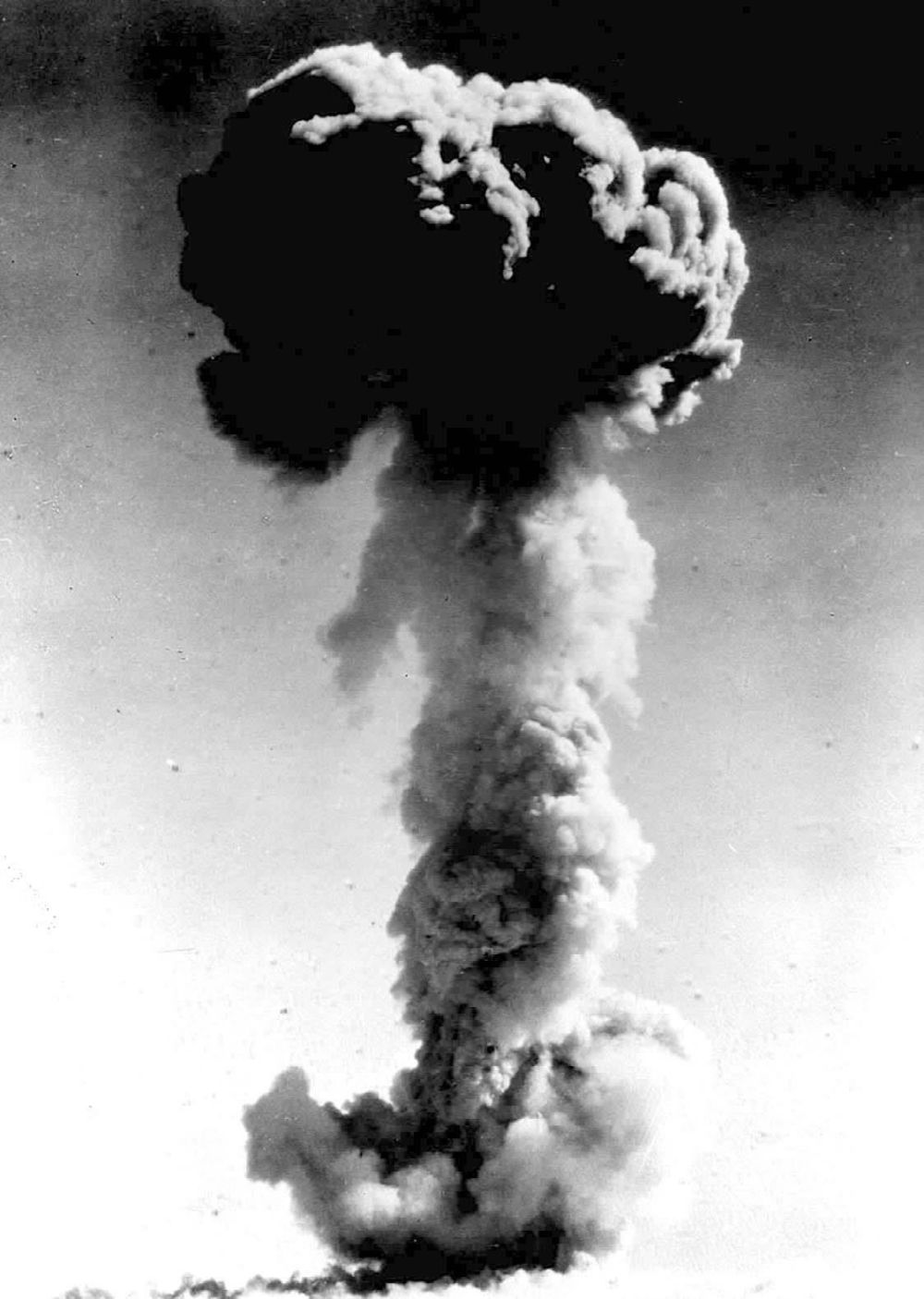 1964年10月16日，我国第一颗原子弹爆炸成功（资料照片）。新华社发