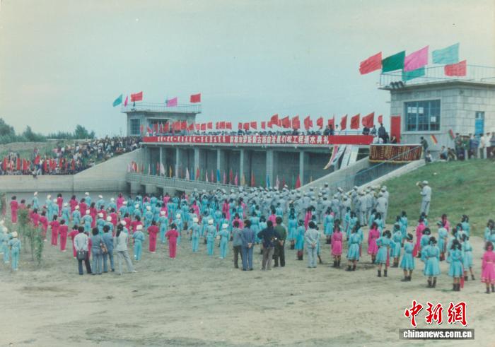 1984年8月23日，前郭县举行“引松工程”通水典礼。(资料图) 史进财 摄