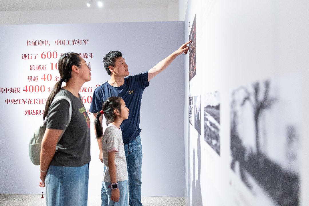 7月1日，浙江湖州，湖州市博物馆推出“半条被子的守望”主题展，纪念中国工农红军长征胜利90周年。展览生动再现了军民鱼水深情与伟大长征精神。视觉中国供图