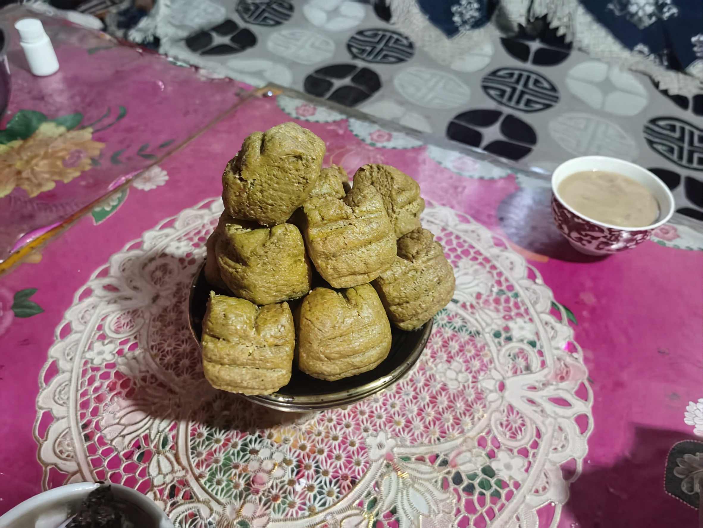 图为蒸好的琪面。