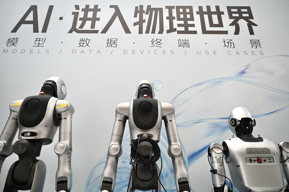 7月14日，上海世博展览馆，机器人等待WAIC2026大会开幕，与观众见面。