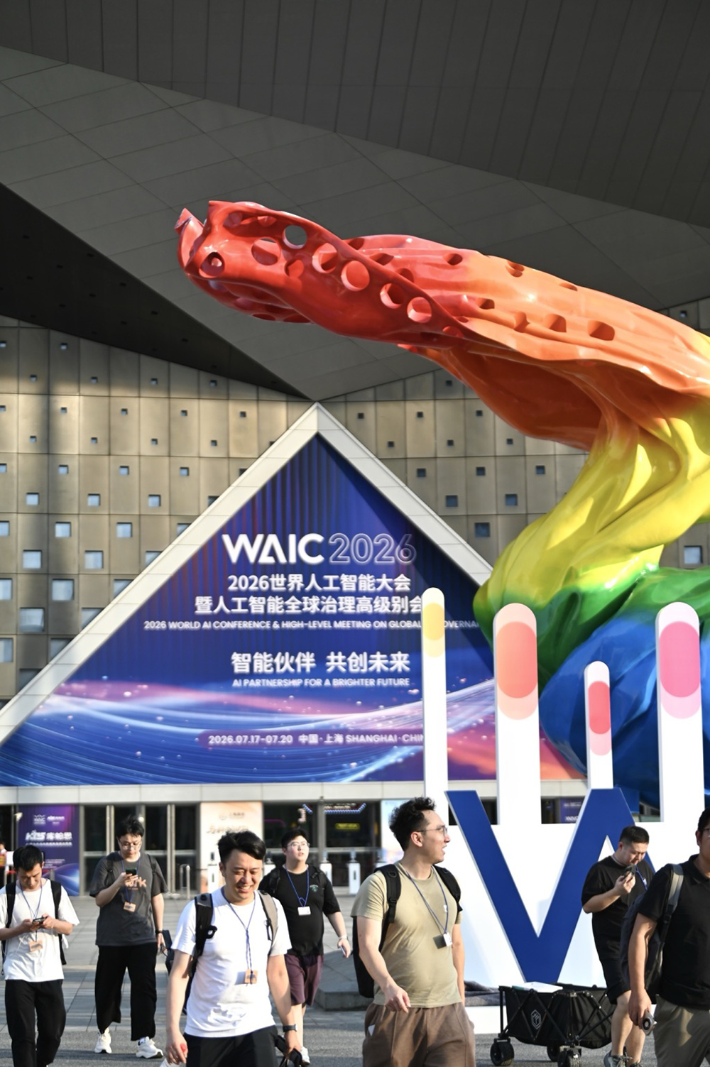 7月14日，上海世博展览馆，世界人工智能大会布展进入冲刺阶段。图片均据 澎湃新闻记者吴栋