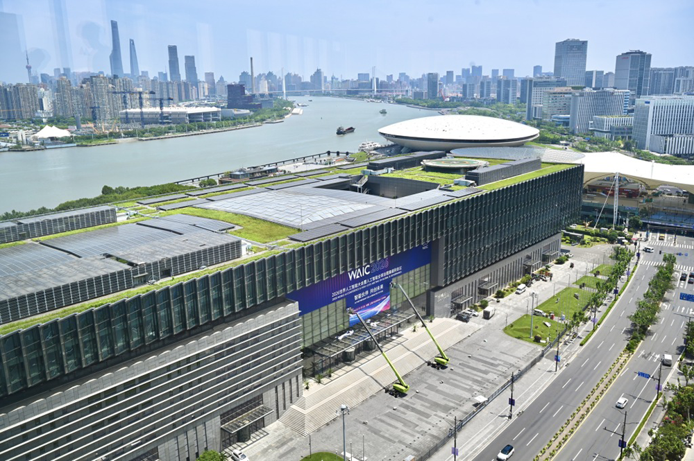 7月14日，作为WAIC2026主论坛的所在地——上海世博中心已经准备好迎接盛会。
