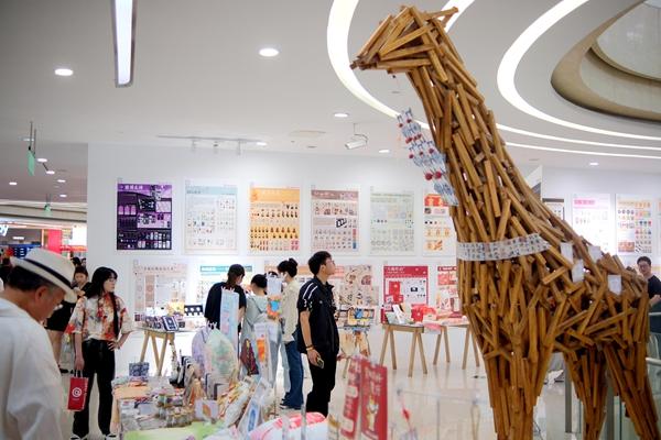 　　5月18日，江苏南通，2026南通大学艺术学院毕业展开展，集中展示了视觉传达设计、工业设计、建筑学等专业硕士毕业生、本科毕业生的1000余件毕业作品。视觉中国供图