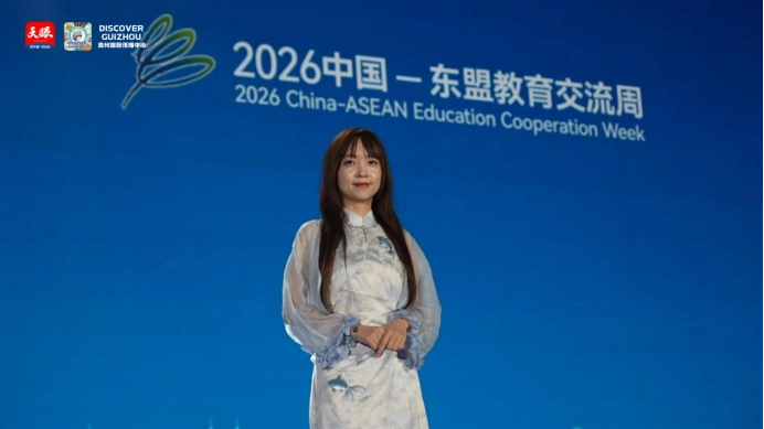 越南青年范氏星在2026中国—东盟教育交流周开幕式彩排现场