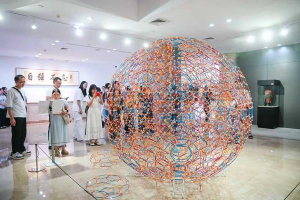 尤溪县“景润教师”参观厦门大学益智数游馆。陈景润科学基金会供图