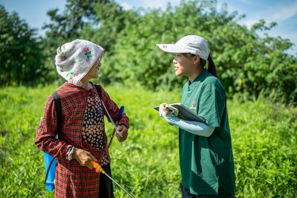 中国药科大学中药学院“药润望江·语你童行”暑期社会实践团前往安徽省望江县开展中药材全产业链专项调研。中国药科大学供图
