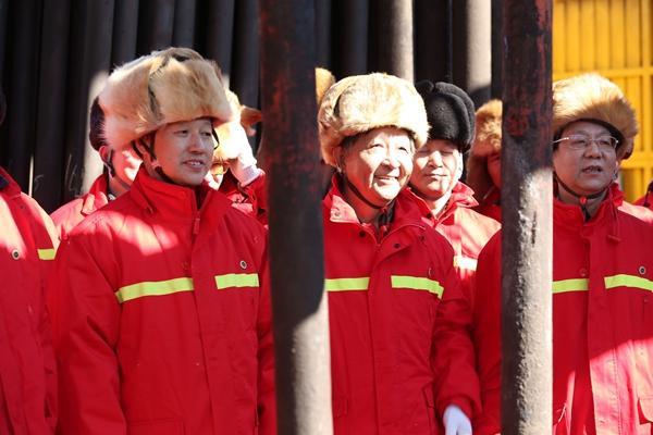 2018年3月18日，王成善见证松科二井完钻最后一段岩心取出瞬间。王启祥/摄