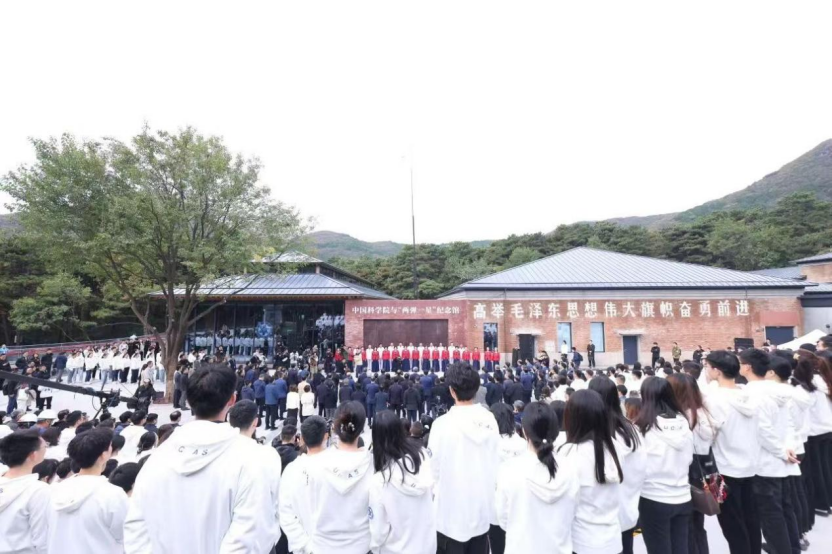 中国科学院与“两弹一星”纪念馆重新开放后组织参观活动。国科大供图
