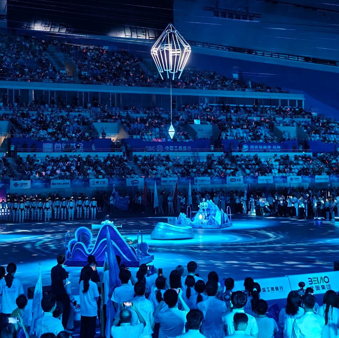 8月22日，北京朝阳，第二届世界人形机器人运动会开幕式现场。中青报·中青网记者 卢健/摄