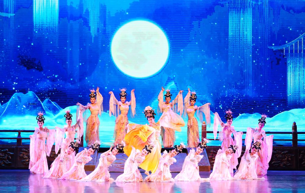 陕西省歌舞剧院《仿唐乐舞》演出现场。新华社发