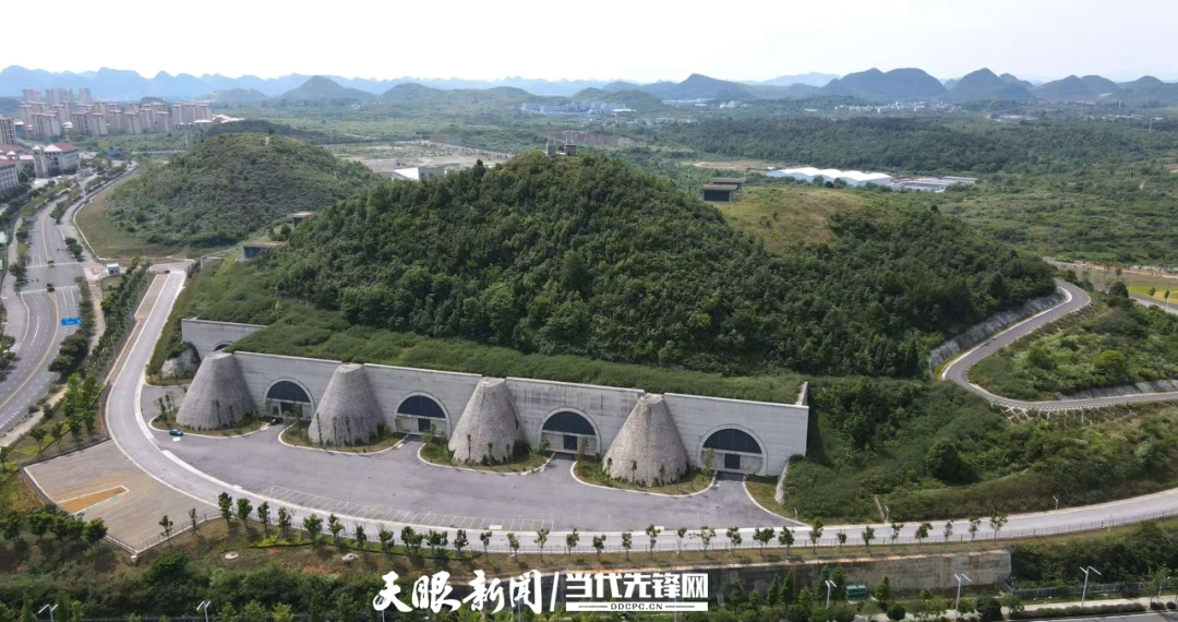 腾讯贵安七星洞库式数据中心