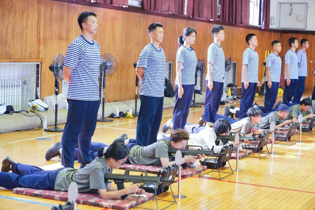北京大学学生学习模拟射击