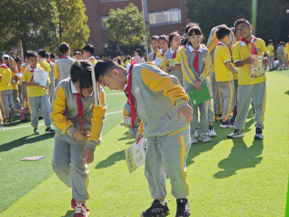 9月2日，贵阳市观山湖区外国语实验小学的学生在心理团辅活动中。新华社记者 郑明鸿 摄