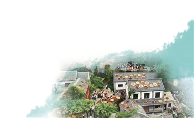 山东天蒙旅游区在山间村落布置的晒秋图景。天蒙旅游区供图