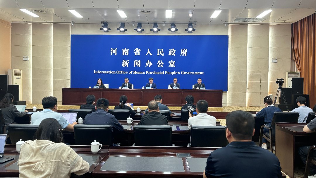 9月14日，河南省政府新闻办在郑州召开“开局起步‘十五五’奋力谱写新篇章”系列郑州航空港区专场新闻发布会。实习生 石静怡/摄