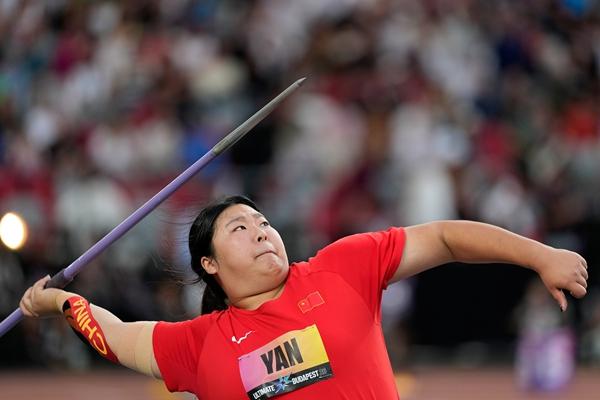 当地时间2026年9月12日，匈牙利布达佩斯，2026世界田径终极锦标赛女子标枪决赛。中国选手严子怡在比赛中尝试投掷。视觉中国供图