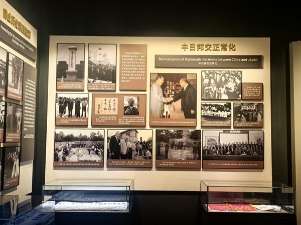 　　9月17日，辽宁沈阳，多幅历史图片展示日本各界人士参访“九·一八”历史博物馆的情况。“九·一八”历史博物馆供图