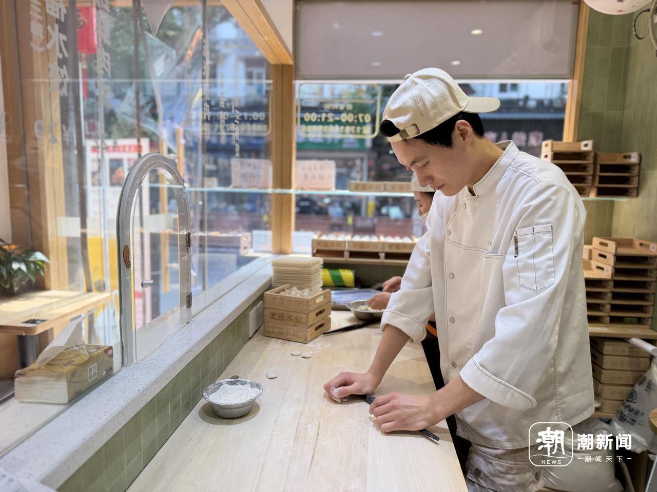 刘俞宏 章然 摄