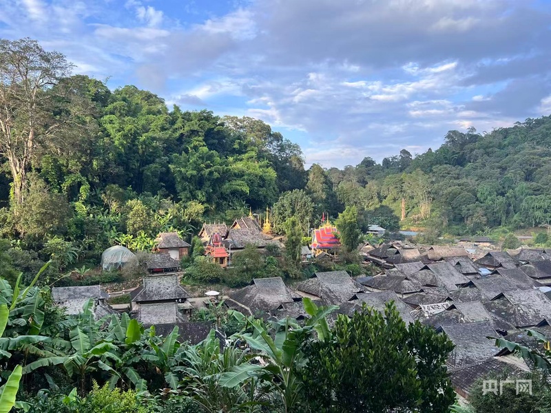 普洱景迈山古茶林景区中的古寨（央广网记者 赵贝贝 摄）