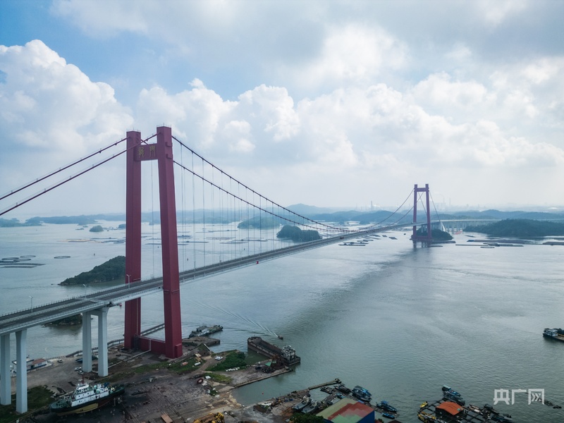 龙门大桥飞跨茅尾海（央广网记者 滕艳娇 摄）
