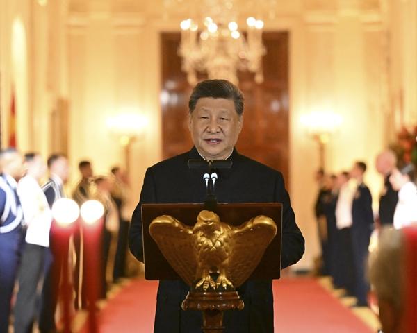 　　当地时间9月24日晚，美国总统特朗普和夫人梅拉尼娅为中国国家主席习近平和夫人彭丽媛在白宫举行欢迎国宴。这是习近平致辞。新华社记者 谢环驰/摄