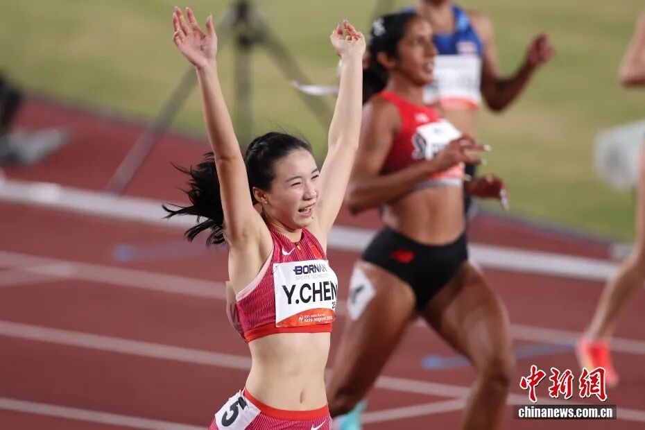 当地时间9月25日，在2026爱知·名古屋亚运会田径女子百米决赛中，中国选手陈妤颉以11秒06摘得金牌。中新社记者 富田 摄