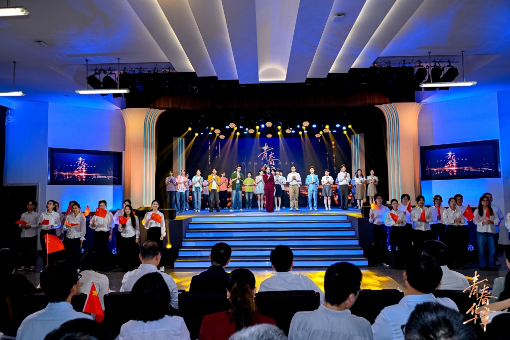 9月28日晚，“青春华章·日月光华共璀璨”网络主题活动在复旦大学相辉堂举行。本文图片均为主办方 供图