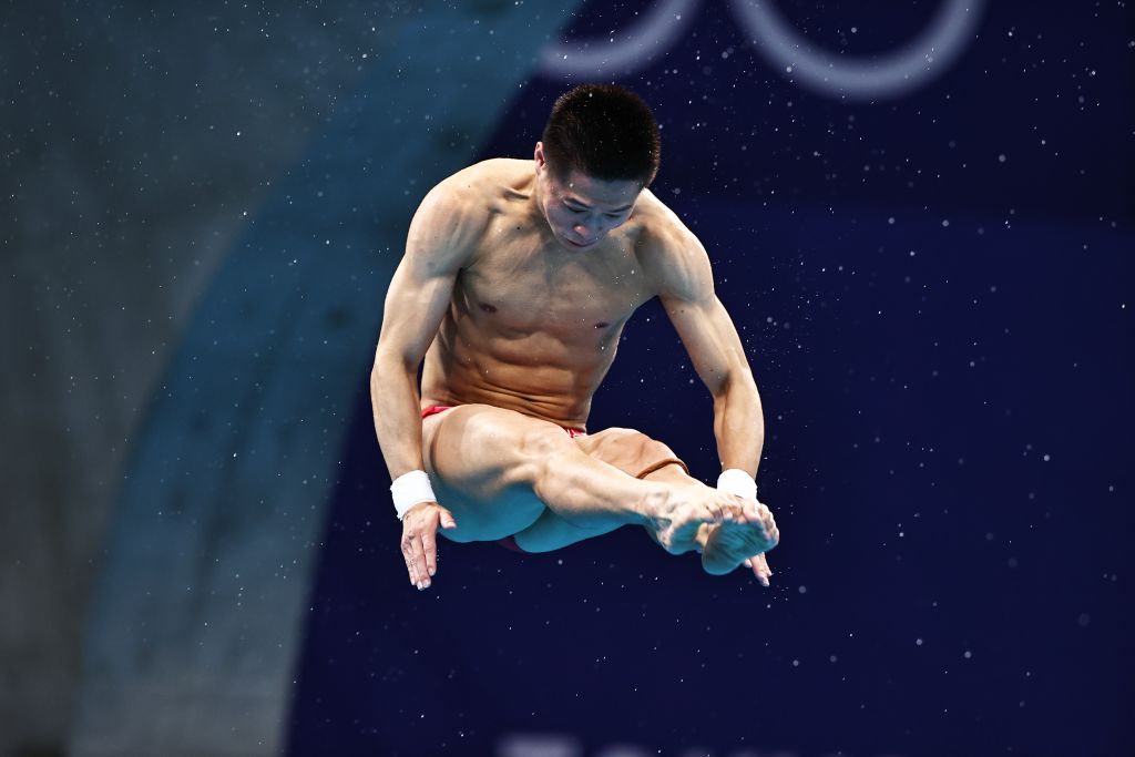 2021年8月7日，中国选手杨健在东京奥运会男子10米跳台赛场。