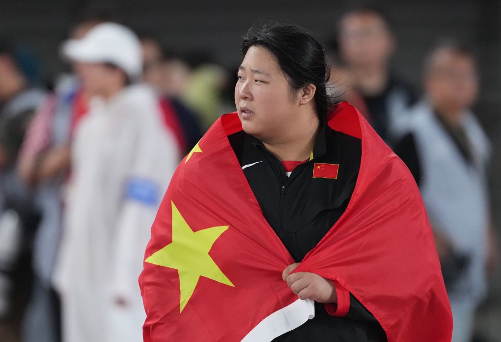 9月27日，中国选手严子怡女子标枪比赛后庆祝。新华社记者 雒圆 摄