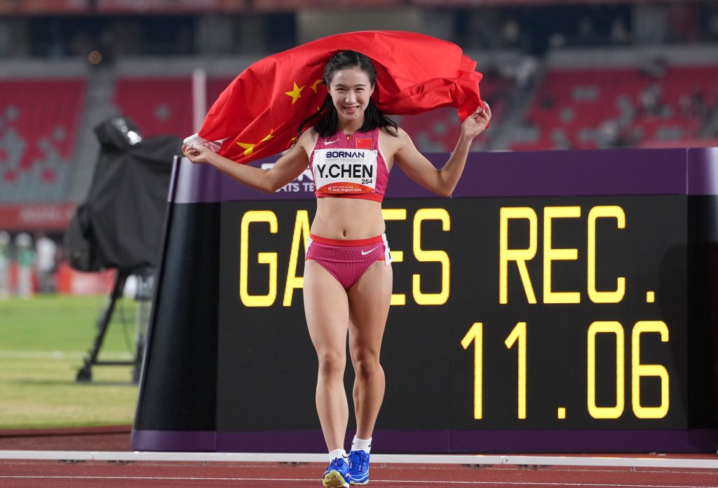 9月25日，中国选手陈妤颉在女子100米决赛后庆祝。新华社发（吕小炜 摄）