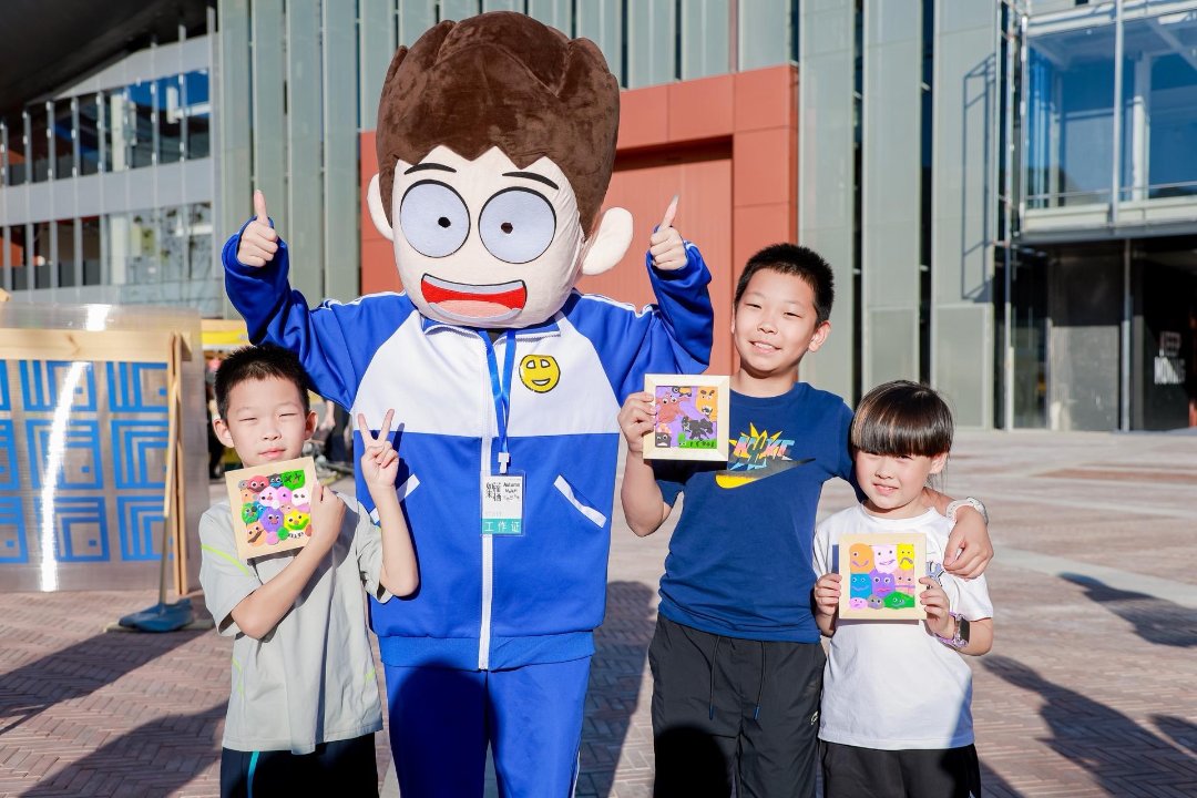 十一期间，北京市怀柔区举办图书市集，为游客打造沉浸式阅读文化盛宴。受访者供图