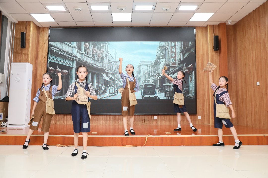 天津流动少年宫将原创音乐队课送进校园。天津市少年儿童活动中心供图