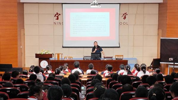 孙嘉怿的第100场校园宣讲活动。受访者供图