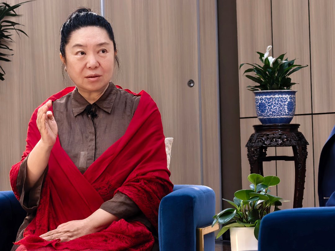 中国青年报社《戏里戏外》栏目拍摄现场，中国国家话剧院院长田沁鑫接受采访。中青报·中青网记者 陈剑/摄