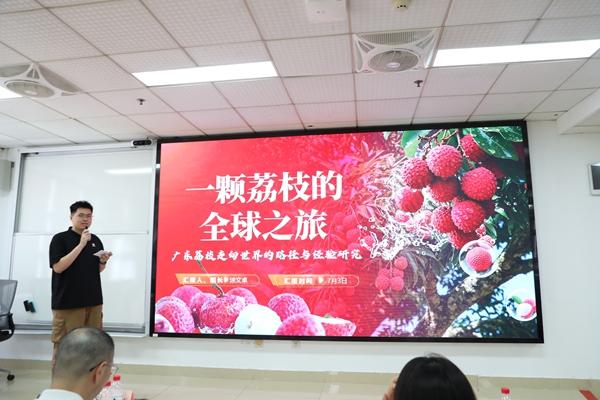 今年6月，暨南大学举办2025-2026学年本科生思政课优秀实践报告展示暨表彰大会，参与展示的实践作业聚焦“广货行天下”主题。受访者供图