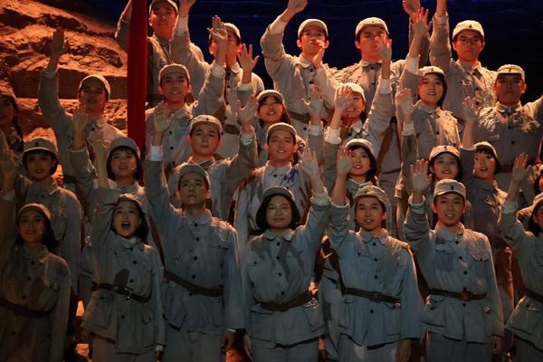 　　9月19日，中国人民大学话剧团原创校史话剧《陕北公学》在延安上演。本文图片均由中国人民大学提供