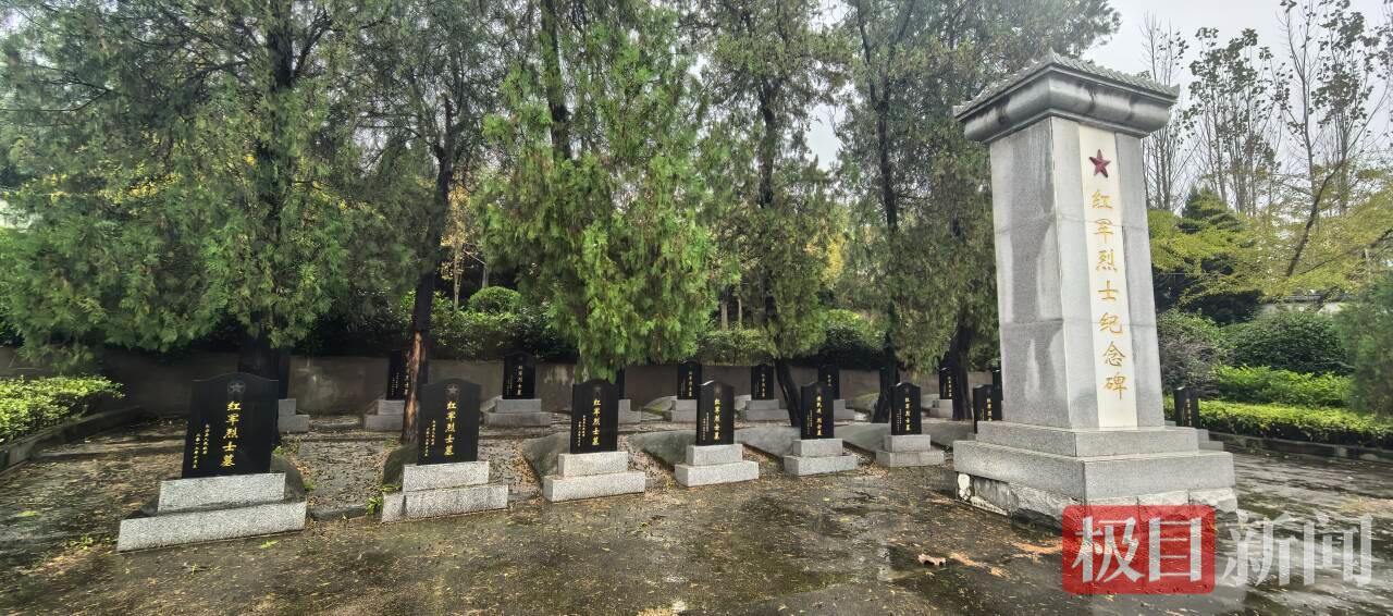 姜家岗红军烈士陵园，无名烈士墓述说着当年的热血与牺牲。极目新闻记者陈凌墨/摄