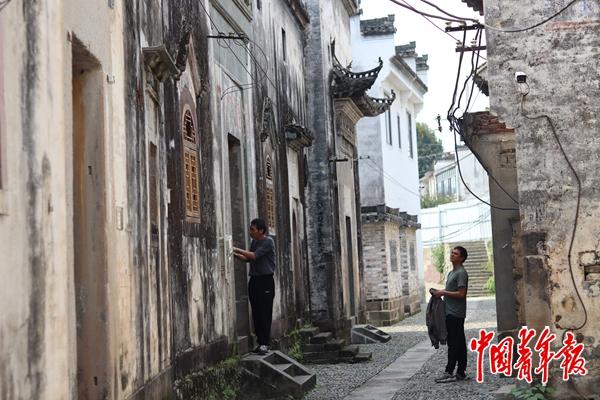 修缮后的安徽歙县鲍家庄，徽派建筑风貌保存完整。中青报·中青网记者 余冰玥/摄