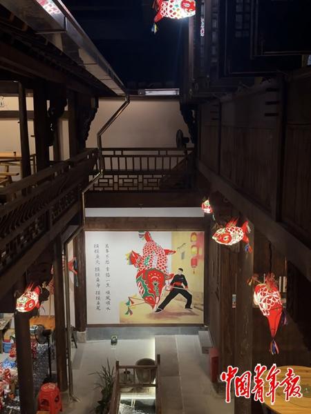 安徽歙县，经过修缮的方来发宅“变身”瞻淇鱼灯展示空间。中青报·中青网记者 余冰玥/摄